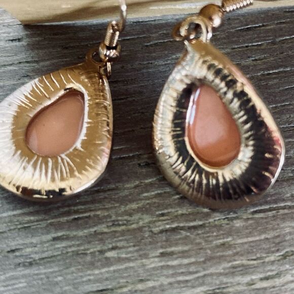 Gold Teardrop Pearlescent Jewel Peach Orange Earrings - Picture 2 of 3
